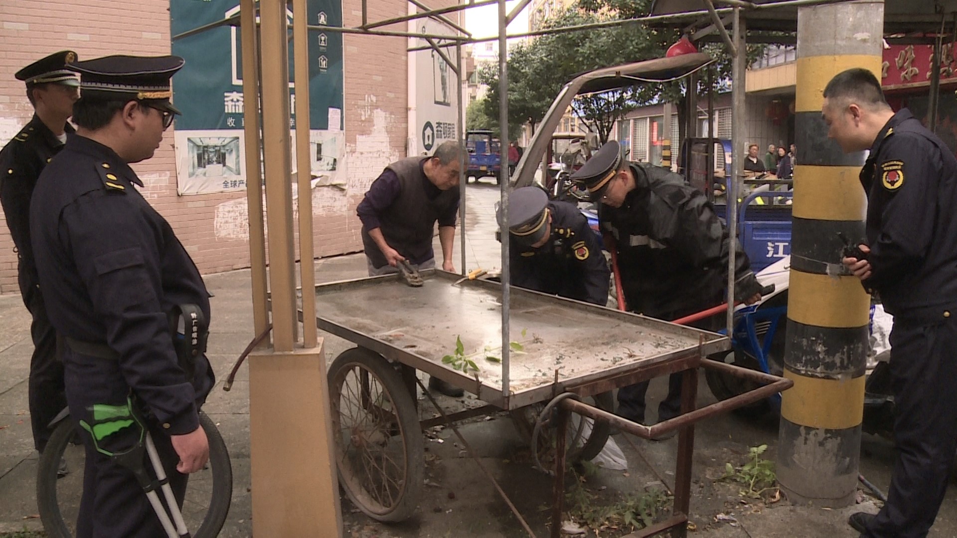 房縣開展城區(qū)市容市貌綜合整治行動