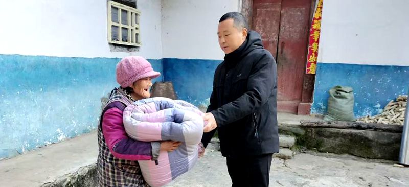 大木廠鎮(zhèn)：寒冬送溫暖 冬衣暖人心