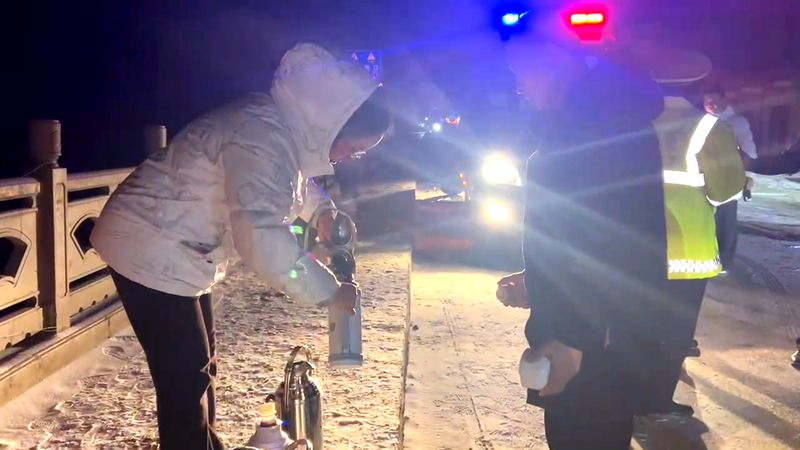 我縣全力服務(wù)高速公路滯留司乘人員