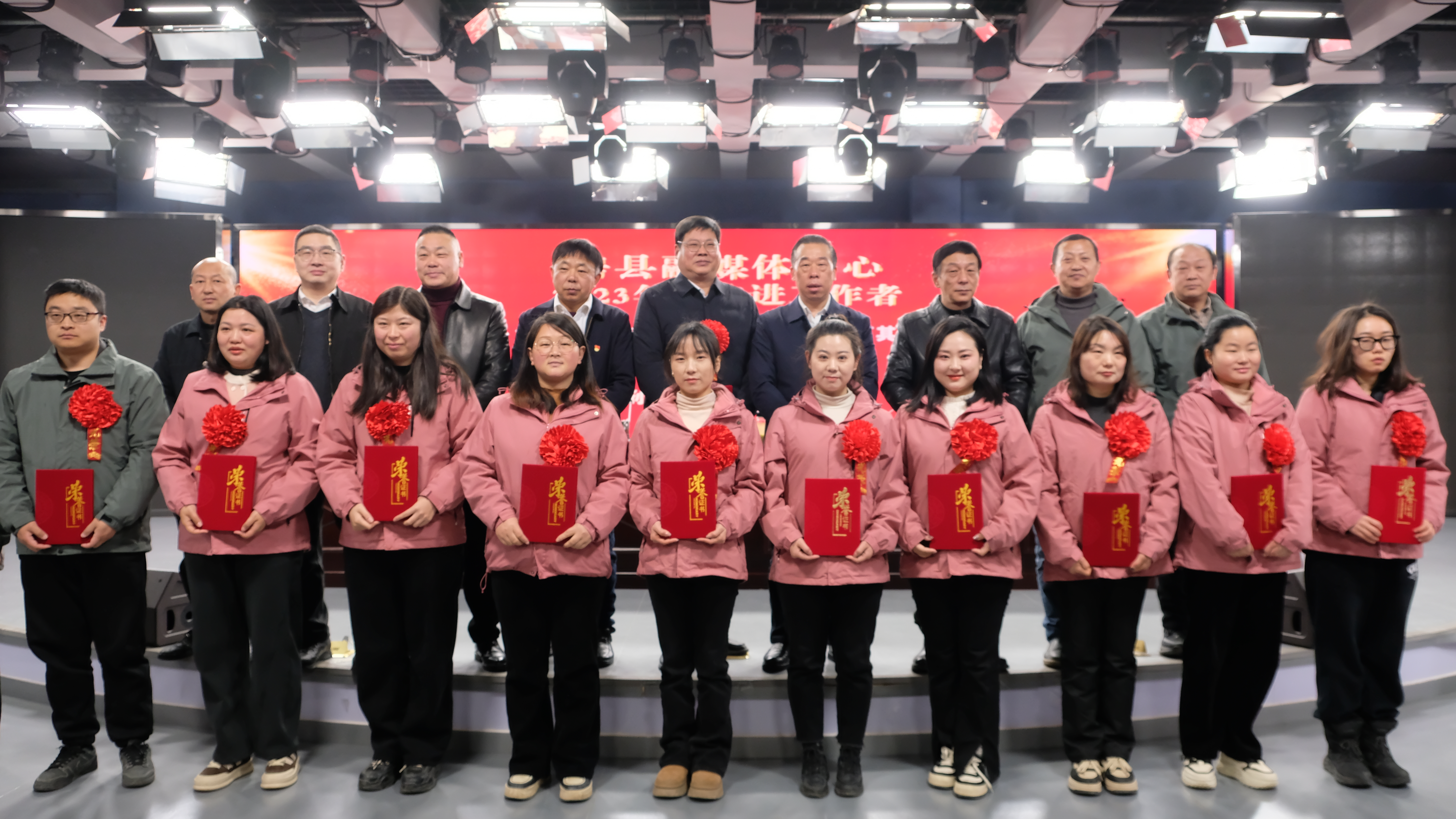 房縣融媒體中心傳達貫徹全縣三級干部會議精神并安排部署2024年工作