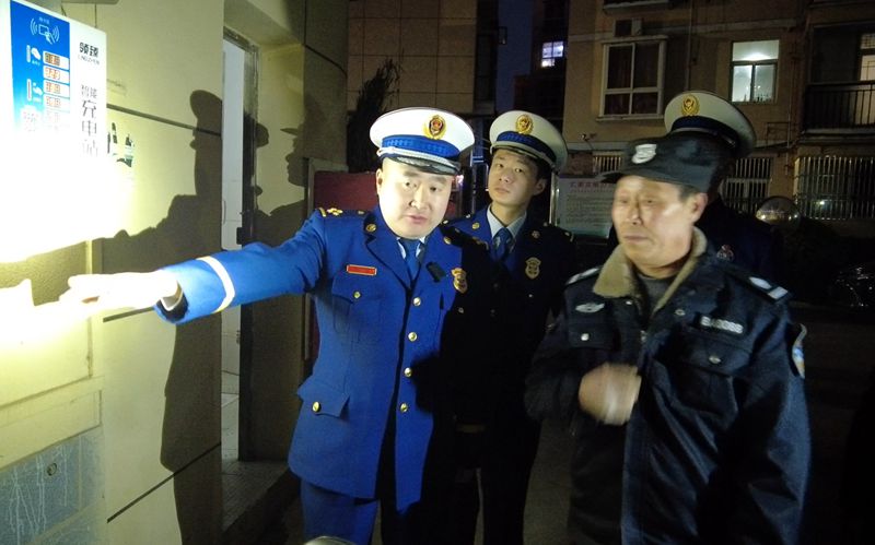 房縣夜查電動自行車安全隱患