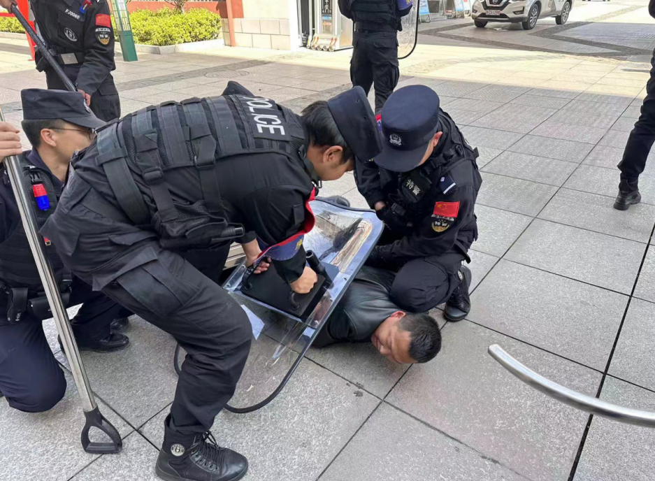 紅塔鎮(zhèn)：防暴演練進(jìn)校園 警校聯(lián)手護(hù)安全