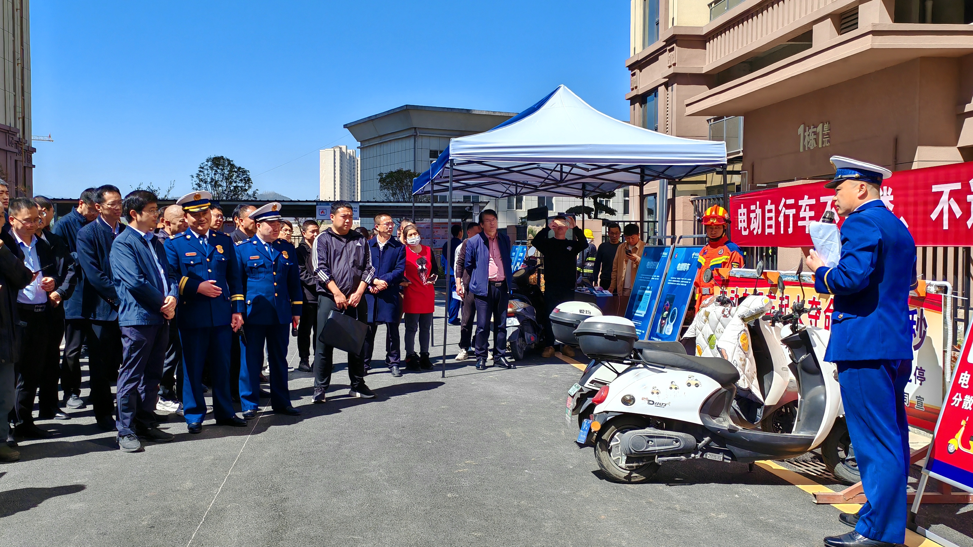 房縣2024年度消防工作暨專項(xiàng)整治現(xiàn)場(chǎng)觀摩會(huì)召開