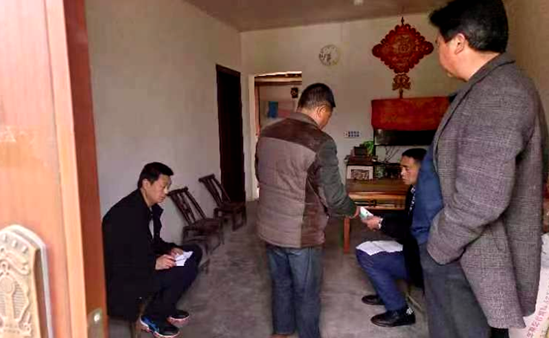 窯淮鎮(zhèn)西溝村：綜治保險(xiǎn)進(jìn)萬家  為群眾撐起“平安傘”