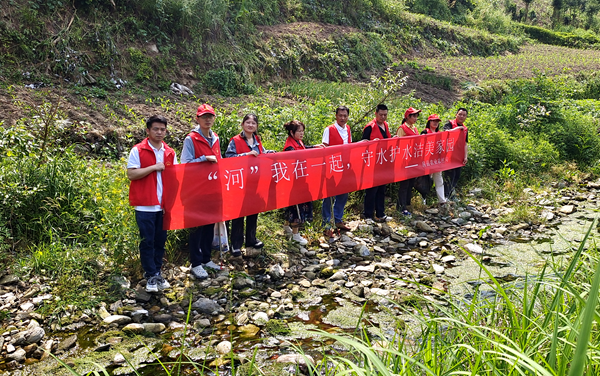 守水護(hù)水 潔美家園 窯淮鎮(zhèn)志愿者在行動