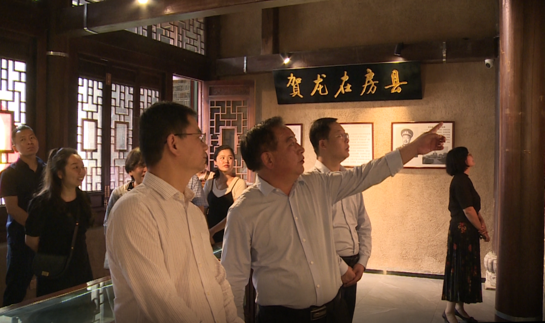 市委統(tǒng)戰(zhàn)部喻成波來(lái)房調(diào)研