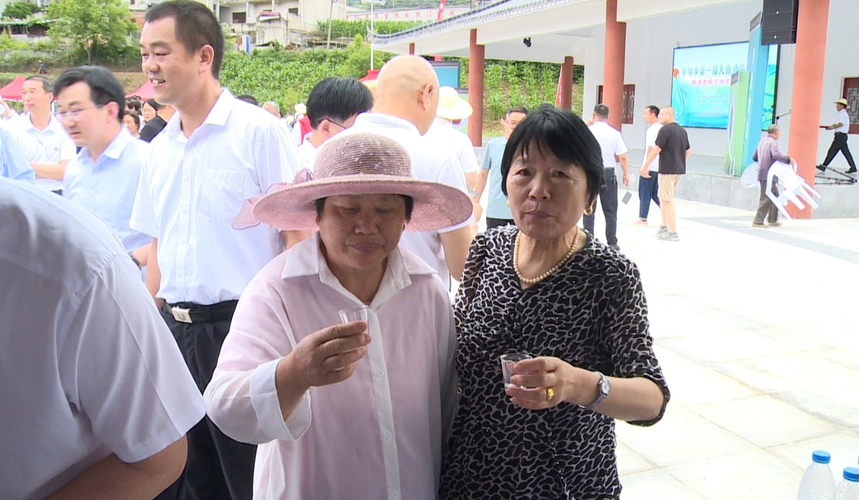 第一屆房縣中壩鄉(xiāng)大曲酒文化節(jié)暨道德模范頒獎(jiǎng)儀式隆重舉行