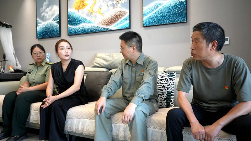 房縣：情系軍人家屬 共話魚水情深