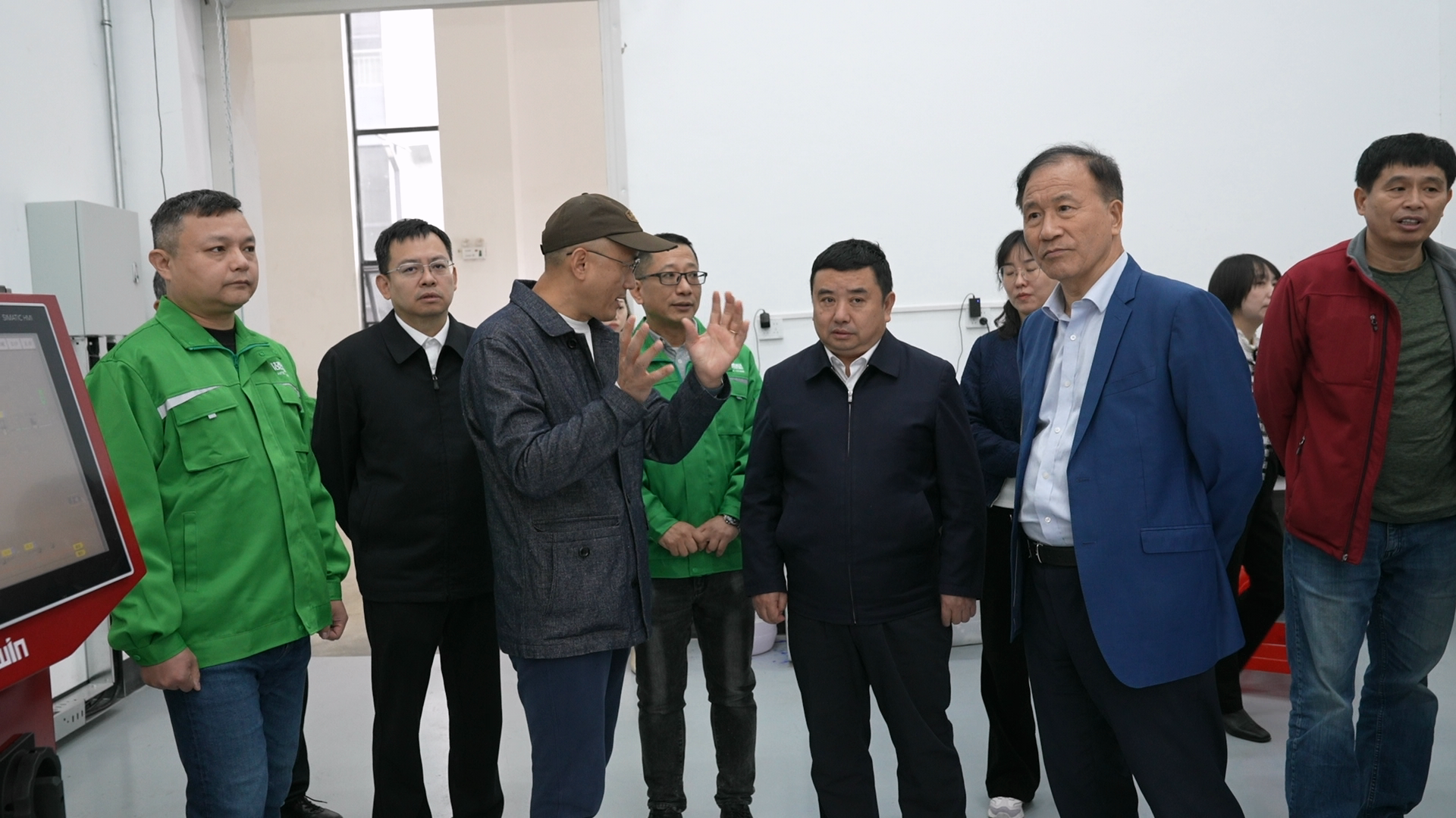 中國(guó)科學(xué)院院士鄧子新、湖北大學(xué)校長(zhǎng)劉建平來(lái)房考察調(diào)研