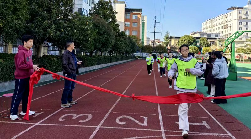 城關(guān)四中：青春賽場(chǎng)展風(fēng)采  全面發(fā)展向未來(lái)