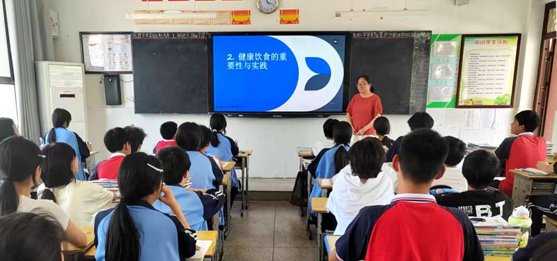 大木中學(xué)開展”學(xué)生營(yíng)養(yǎng)日”主題宣傳教育活動(dòng)