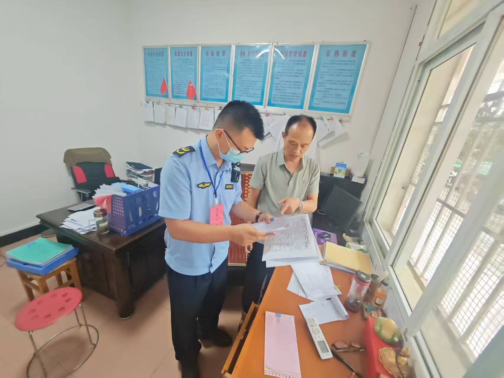 縣市場(chǎng)監(jiān)督管理局城關(guān)所：嚴(yán)把校園食品安全關(guān) 護(hù)航中高考學(xué)子飲食安全