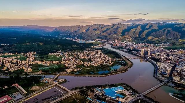 古色古香映山城 靈秀房縣入畫來