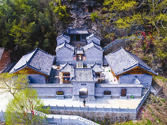 詩祖故里著鴻篇