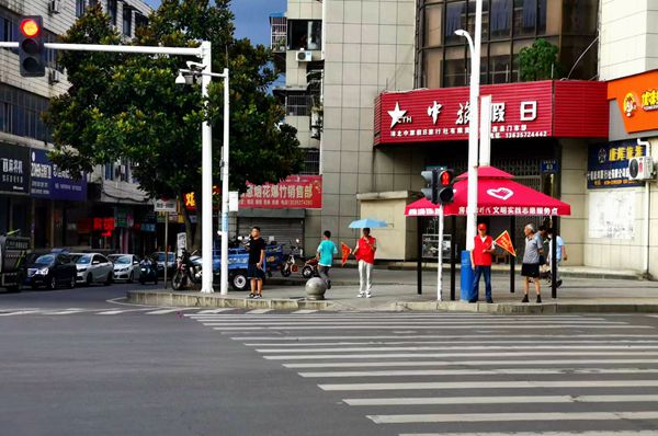 房縣文明勸導成常態 城市形象大變樣