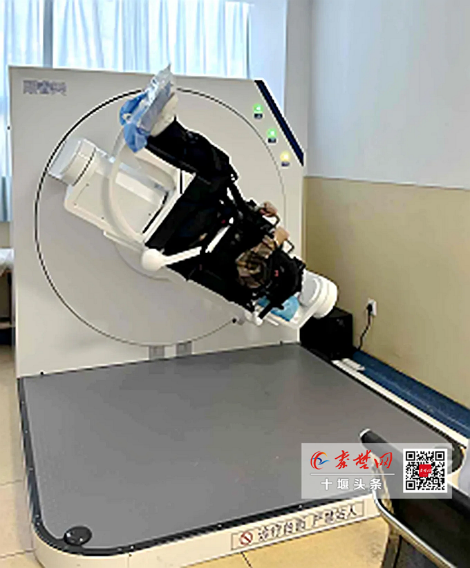 起床翻身天旋地轉(zhuǎn)？十堰人醫(yī)“魔法轉(zhuǎn)椅”讓耳石歸位 眩暈立止