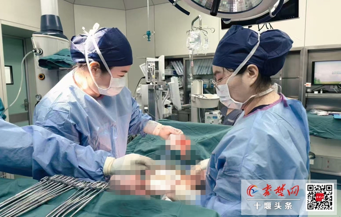 生命接力！十堰人醫(yī)多學(xué)科聯(lián)手，成功護(hù)航合并嗜鉻細(xì)胞瘤孕婦拆“彈”、生子