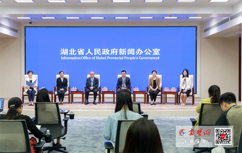 十堰人醫(yī)航空救援科主任郭文萍亮相湖北省“一切為了人民健康”記者見面會