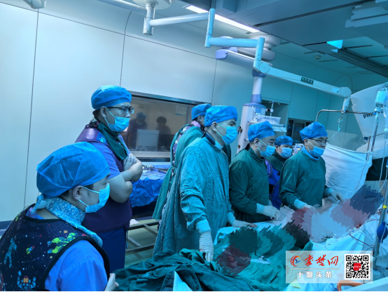 六旬老太“心門”堵塞命懸一線 十堰人醫(yī)微創(chuàng)換瓣術(shù)讓其重獲新生